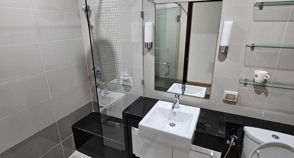 For rent 3 bedrooms condo in Bang Kho Laem, Bangkok