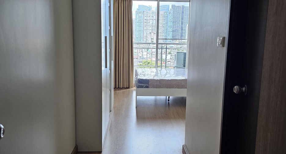 For rent 3 bedrooms condo in Bang Kho Laem, Bangkok