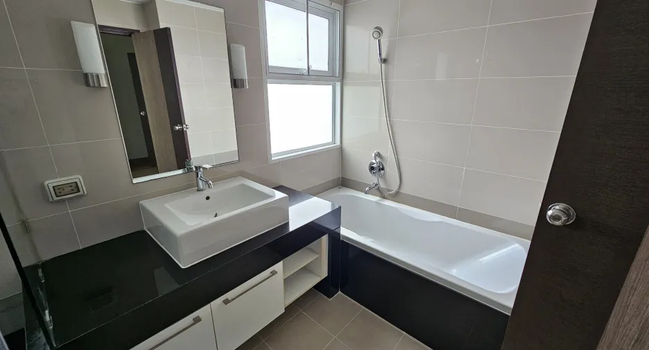 For rent 3 bedrooms condo in Bang Kho Laem, Bangkok