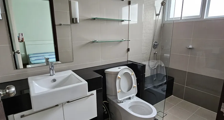 For rent 3 bedrooms condo in Bang Kho Laem, Bangkok