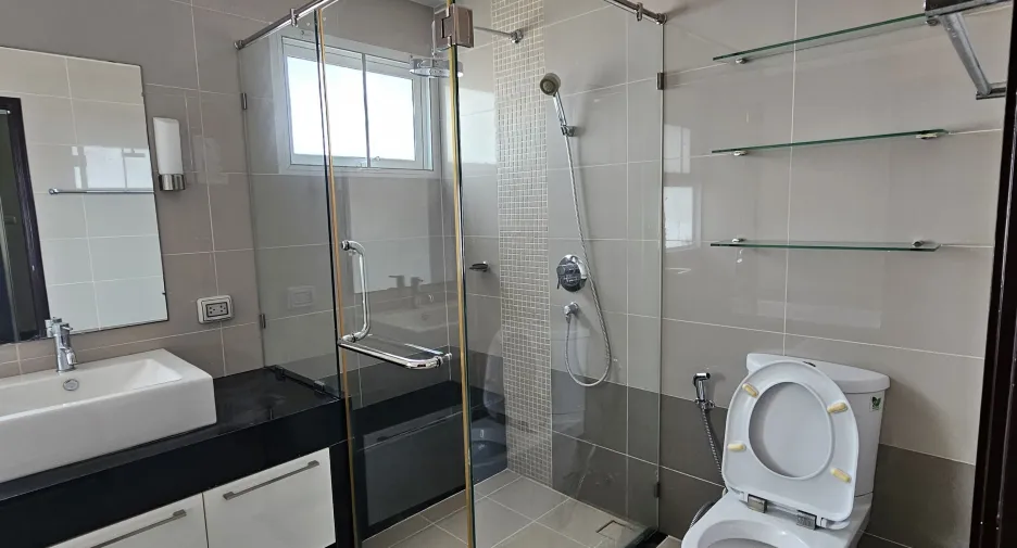 For rent 3 bedrooms condo in Bang Kho Laem, Bangkok