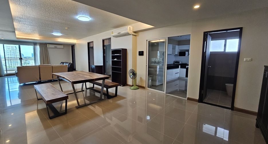 For rent 3 bedrooms condo in Bang Kho Laem, Bangkok
