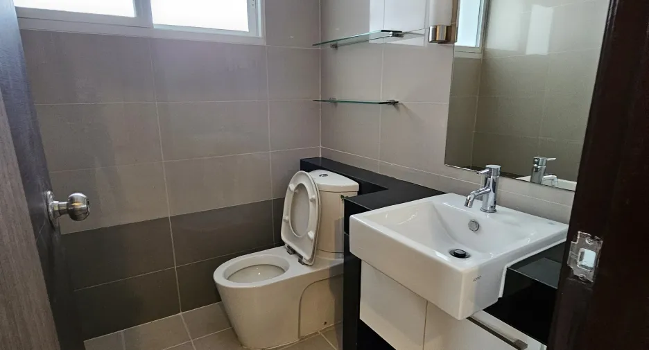 For rent 3 bedrooms condo in Bang Kho Laem, Bangkok