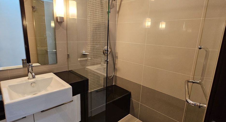 For rent 3 bedrooms condo in Bang Kho Laem, Bangkok