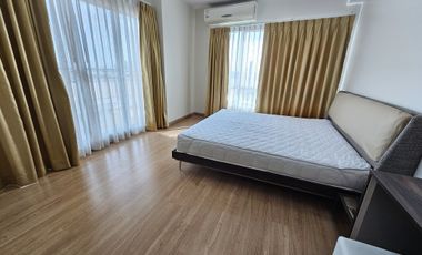 À louer 3 chambres condo à Bang Kho Laem, Bangkok