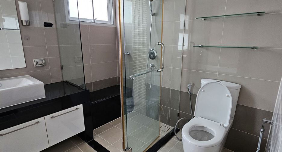 For rent 3 bedrooms condo in Bang Kho Laem, Bangkok