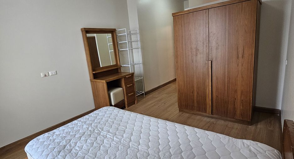 For rent 3 bedrooms condo in Bang Kho Laem, Bangkok