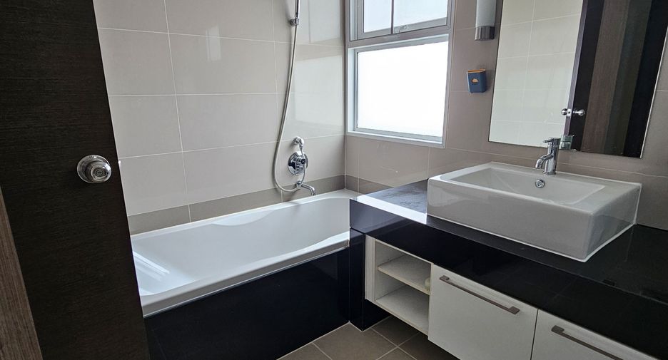 For rent 3 bedrooms condo in Bang Kho Laem, Bangkok