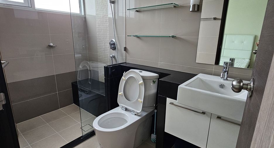 For rent 3 bedrooms condo in Bang Kho Laem, Bangkok
