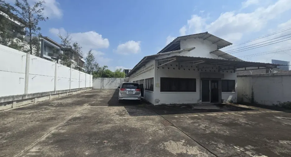 For rent studio house in Bang Na, Bangkok