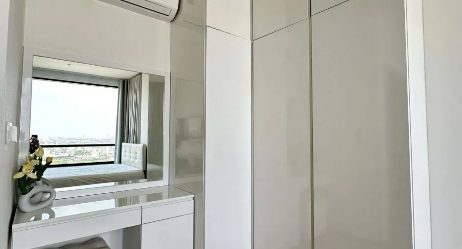 For rent 2 bedrooms condo in Watthana, Bangkok