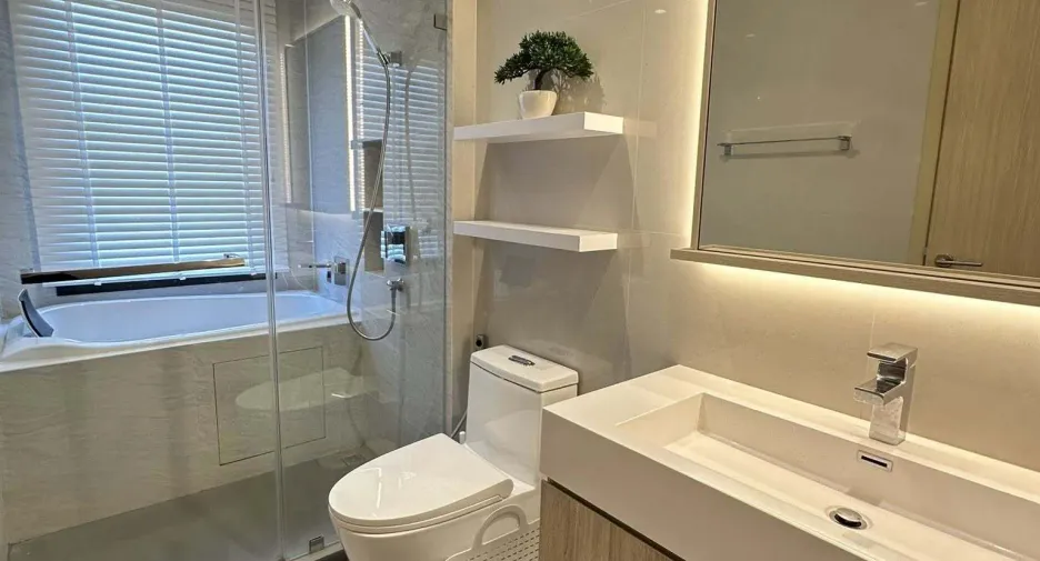 For rent 2 bedrooms condo in Watthana, Bangkok