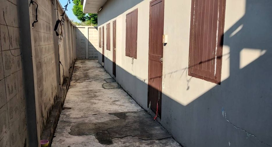 Haus zur Miete mit 5 Zimmer in Prawet, Bangkok