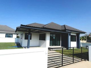 For sale 3 bedrooms house in Mueang Lamphun, Lamphun