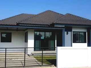 For sale 3 bedrooms house in Mueang Lamphun, Lamphun