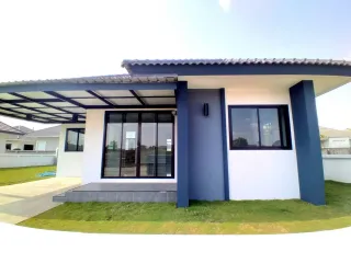 For sale 3 bedrooms house in Mueang Lamphun, Lamphun