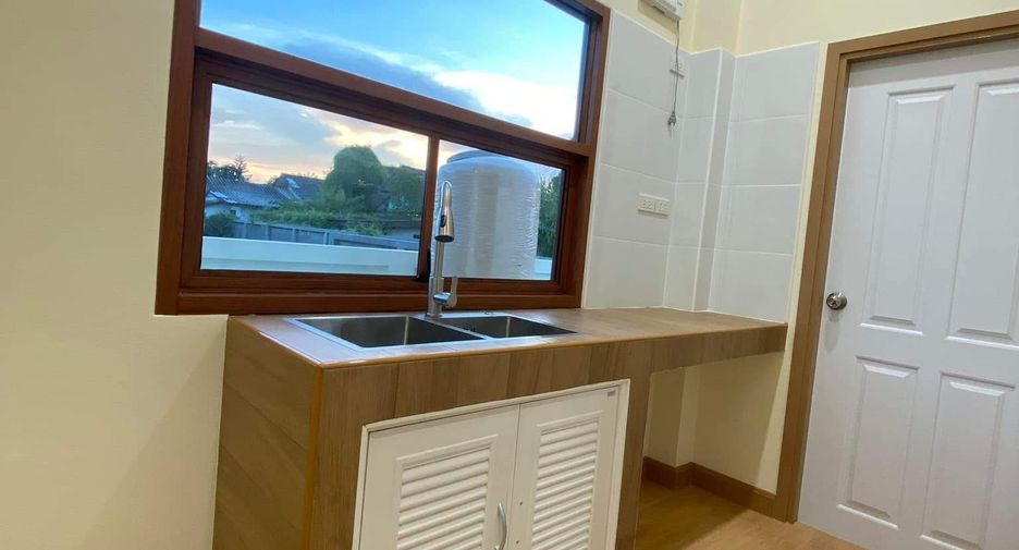 For sale 3 bedrooms house in Mueang Lamphun, Lamphun