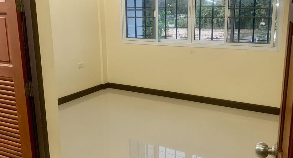 For sale 3 ベッドルーム townhouse in Mueang Lamphun, Lamphun
