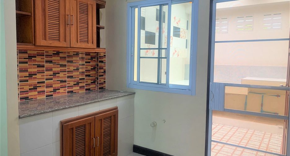 For sale 3 ベッドルーム townhouse in Mueang Lamphun, Lamphun