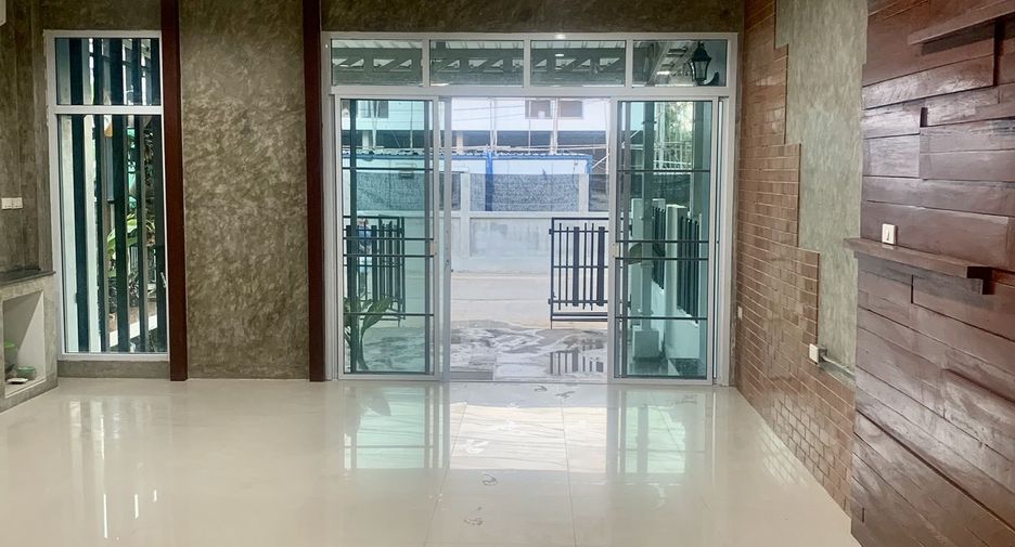 For sale 3 ベッドルーム townhouse in Mueang Lamphun, Lamphun