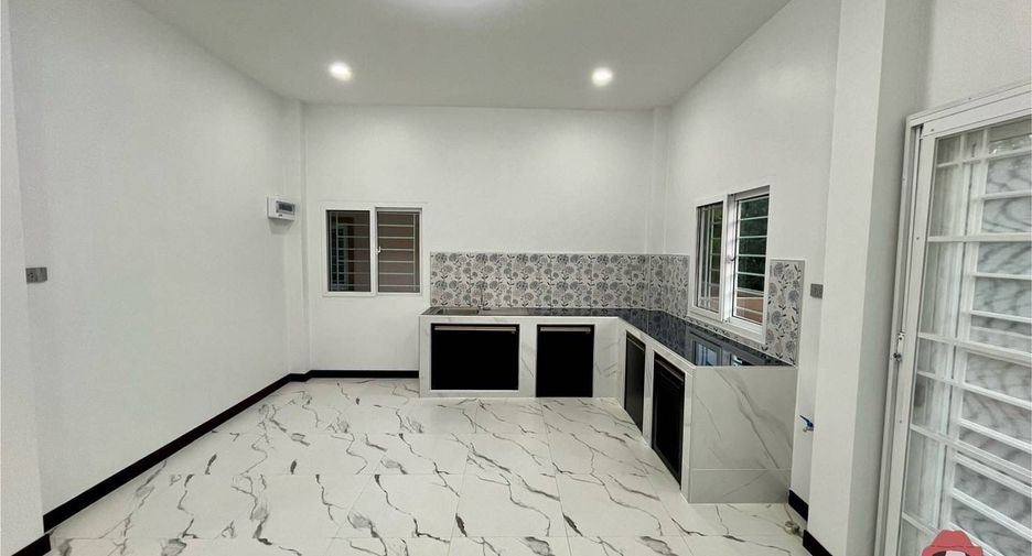 For sale 3 bedrooms house in Mueang Lamphun, Lamphun