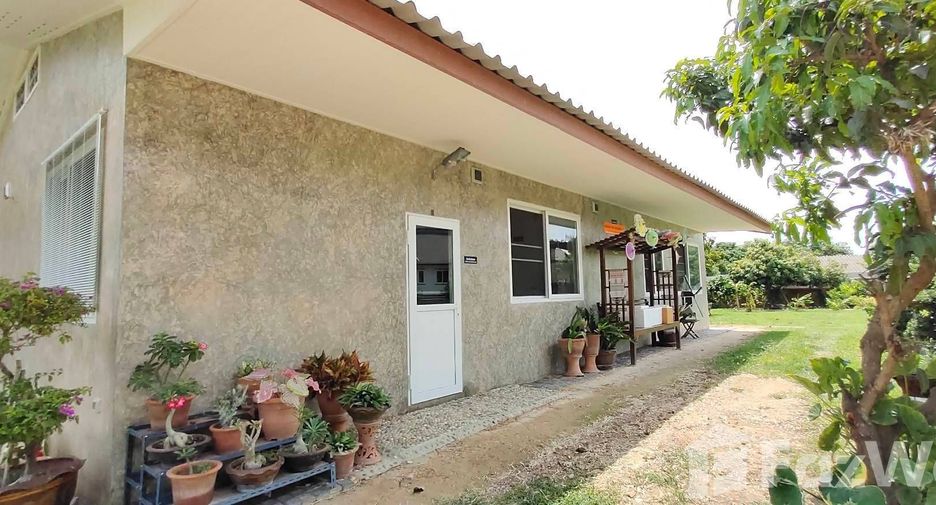 For sale 3 bedrooms villa in Ban Thi, Lamphun