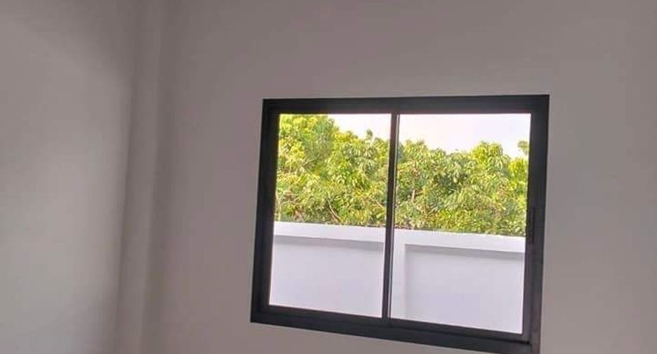 For sale 3 bedrooms house in Mueang Lamphun, Lamphun