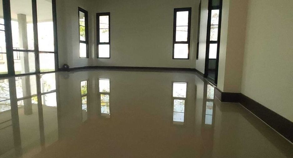 For sale 3 bedrooms house in Mueang Lamphun, Lamphun