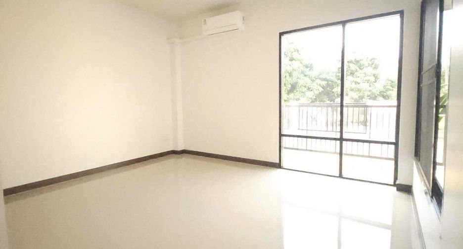 For sale 3 bedrooms house in Mueang Lamphun, Lamphun