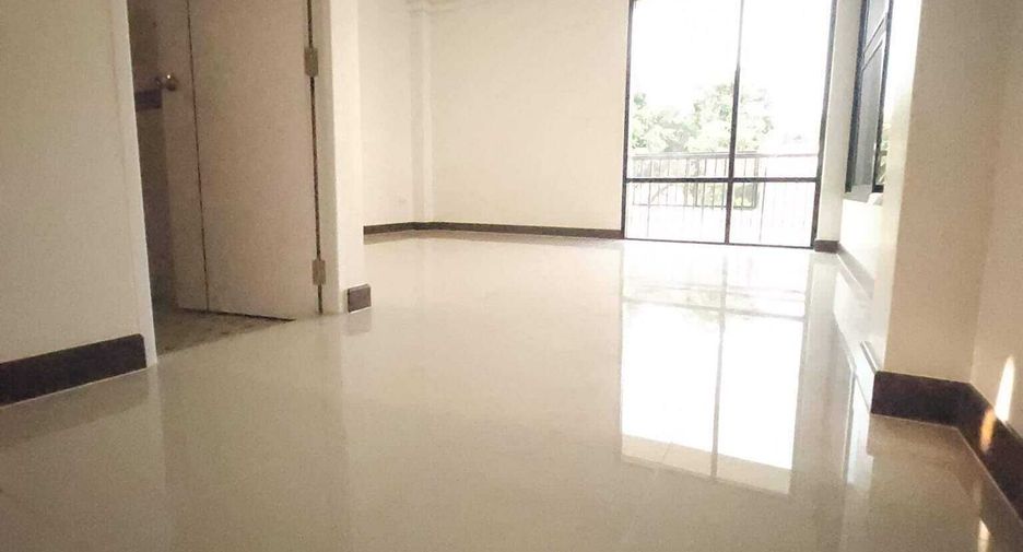 For sale 3 bedrooms house in Mueang Lamphun, Lamphun