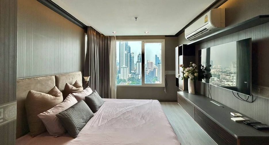 For rent 3 bedrooms condo in Watthana, Bangkok