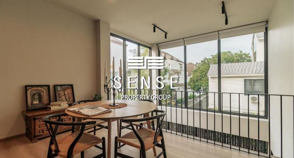 Casa adosada en venta y en alquiler de 4 habitaciones en Watthana, Bangkok