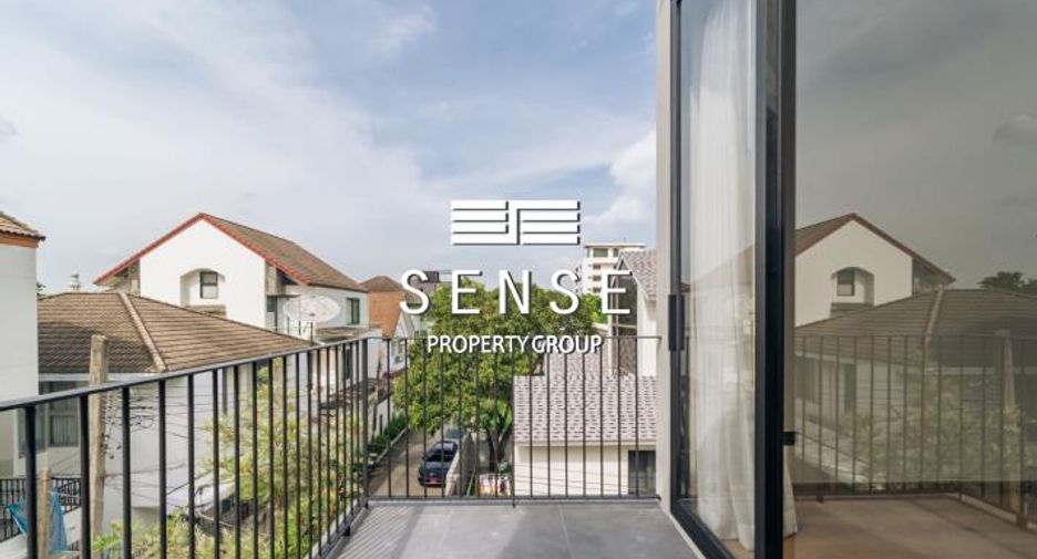 Casa adosada en venta y en alquiler de 4 habitaciones en Watthana, Bangkok