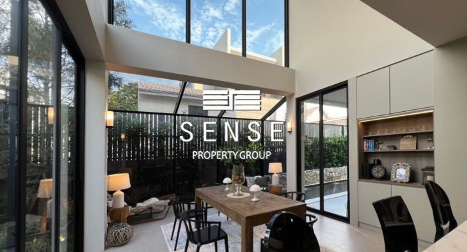 Casa adosada en venta y en alquiler de 4 habitaciones en Watthana, Bangkok