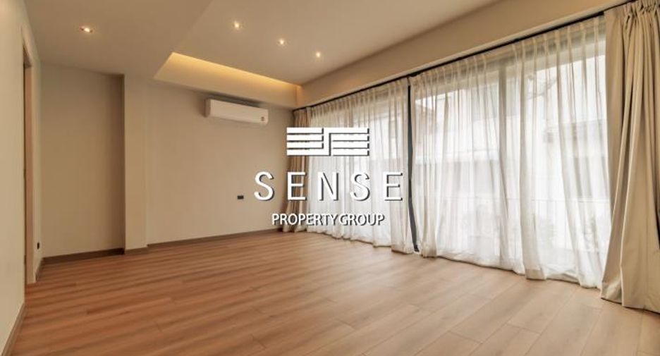 Casa adosada en venta y en alquiler de 4 habitaciones en Watthana, Bangkok