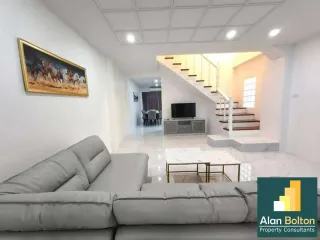 For rent 4 bedrooms townhouse in Si Racha, Chonburi