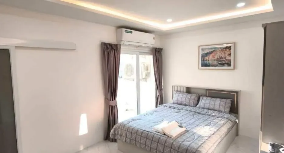 For rent 4 bedrooms townhouse in Si Racha, Chonburi