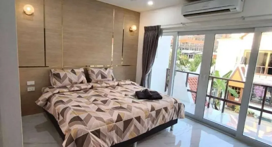 For rent 4 bedrooms townhouse in Si Racha, Chonburi