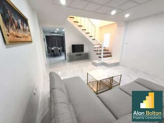 Casa adosada en alquiler de 4 habitaciones en Si Racha, Chonburi