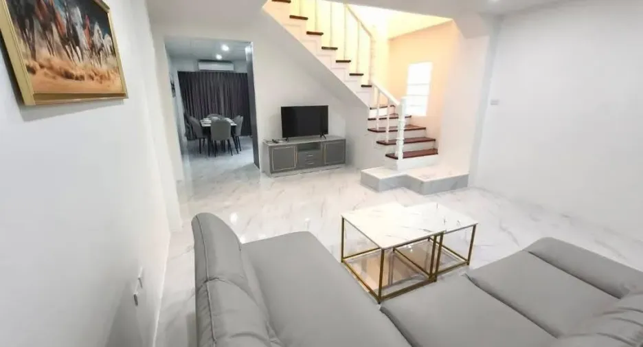 For rent 4 bedrooms townhouse in Si Racha, Chonburi