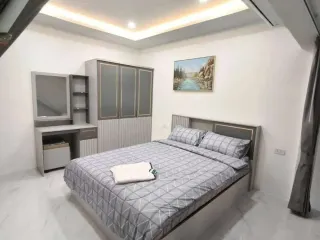 For rent 4 bedrooms townhouse in Si Racha, Chonburi