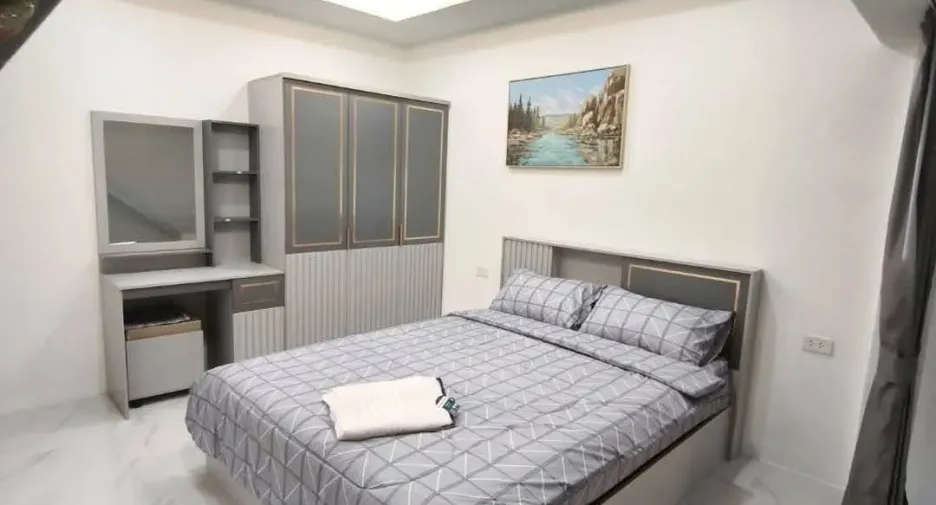 For rent 4 bedrooms townhouse in Si Racha, Chonburi