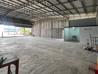 For rent warehouse in Mueang Chon Buri, Chonburi