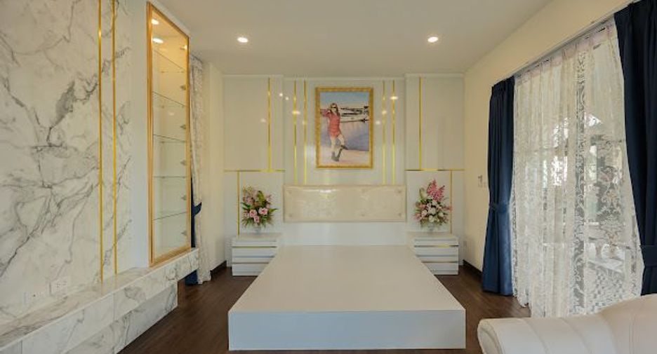 For sale 9 bedrooms house in Mueang Lamphun, Lamphun