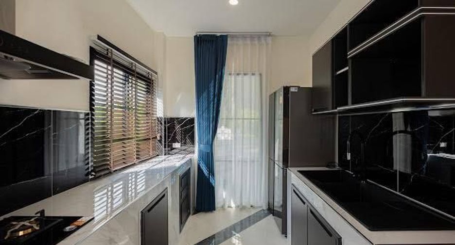 For sale 9 bedrooms house in Mueang Lamphun, Lamphun