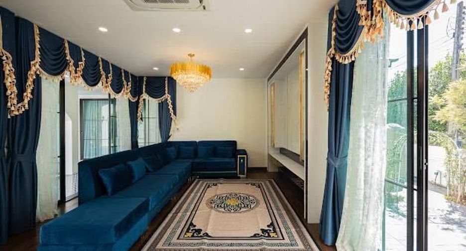 For sale 9 bedrooms house in Mueang Lamphun, Lamphun