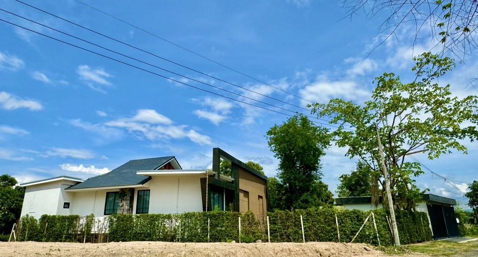 For sale 4 bedrooms villa in Ban Thi, Lamphun