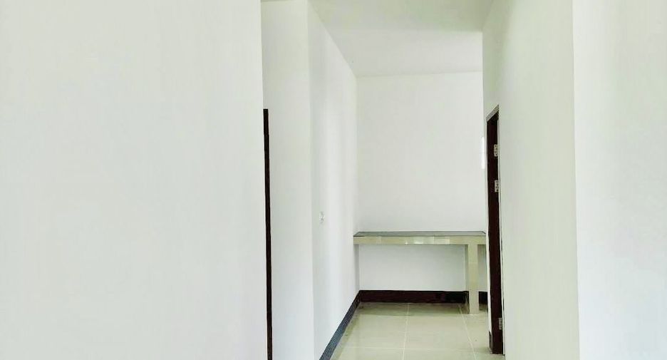 For sale 3 bedrooms house in Mueang Lamphun, Lamphun