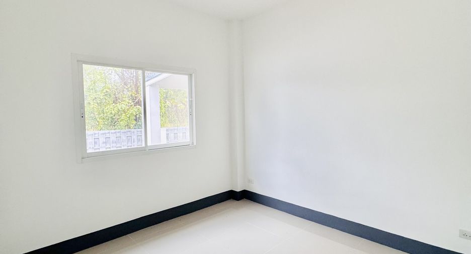 For sale 3 bedrooms house in Mueang Lamphun, Lamphun