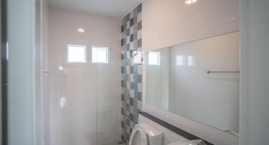 For sale 3 bedrooms house in Mueang Lamphun, Lamphun
